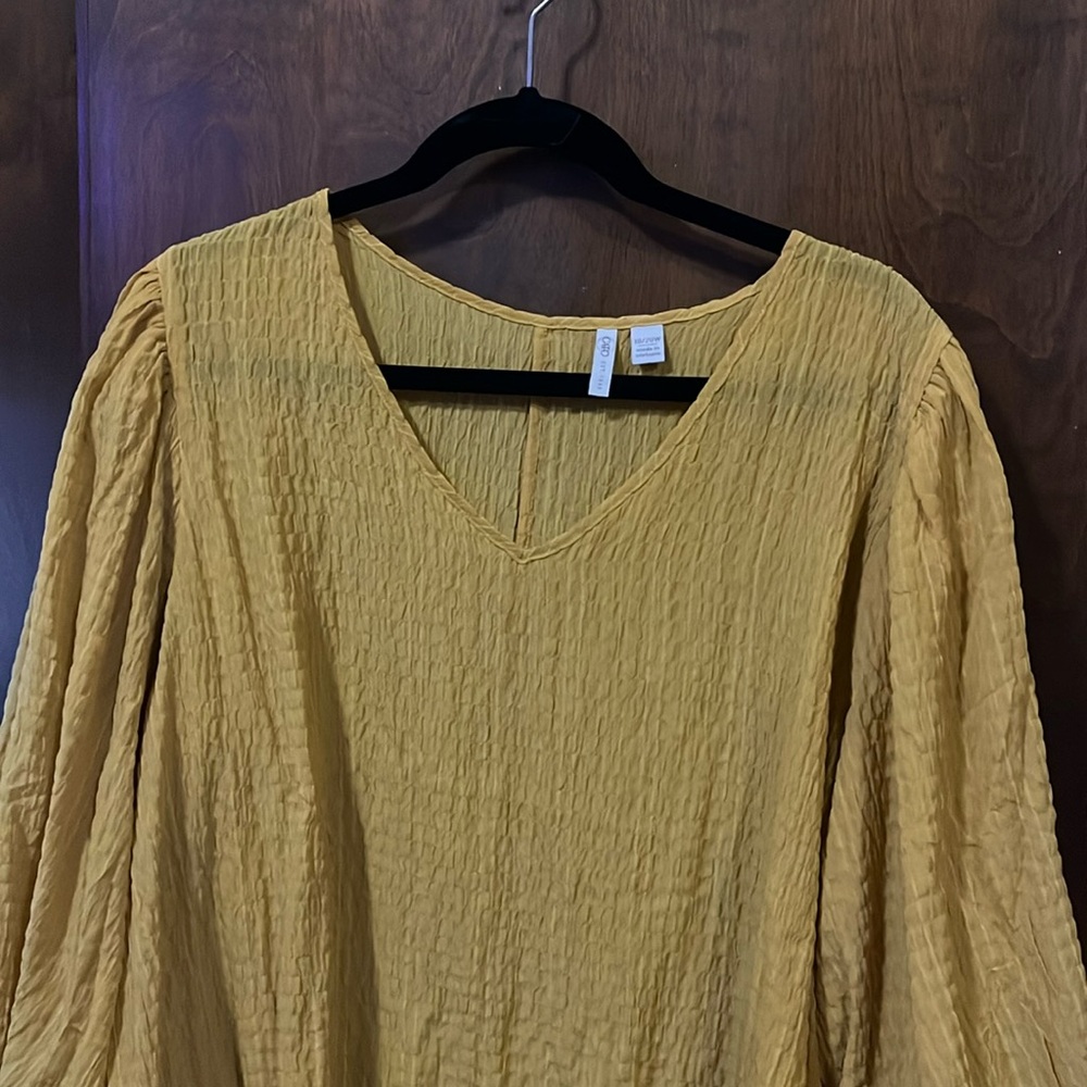 Cato Fashions
Gold color 
18/20W